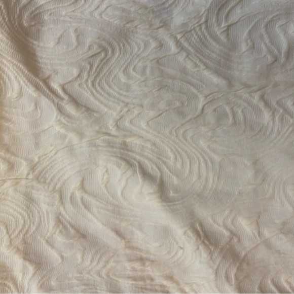 Cyrus Ladies Long Sleeve Pullover Blouse Size Medium Cream Textured Stretch - Picture 8 of 9